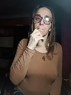 Snapshot of Dettybitch40 chatting on November 2025 03:59:01 PM Dettybitch40 online show from November 2025 03:59:01 PM