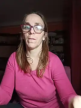 Snapshot of Dettybitch40 chatting on December 2025 03:54:01 PM Dettybitch40 online show from December 2025 03:54:01 PM