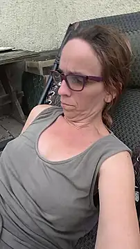 Snapshot of Dettybitch40 chatting on July 2026 03:47:01 PM Dettybitch40 online show from July 2026 03:47:01 PM