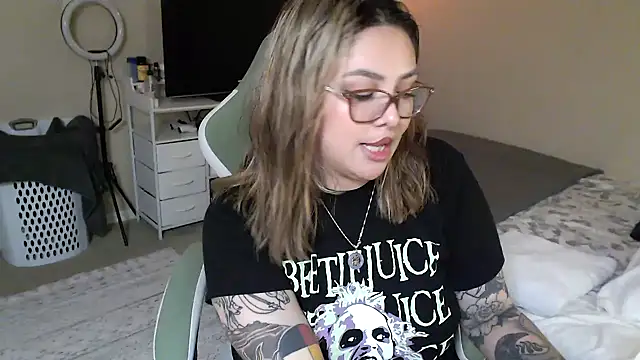 nativepumpkin95 online show from January 2025 05:05:01 AM