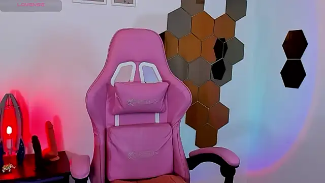 Snapshot of tastymeli chatting on April 2026 08:44:01 PM tastymeli online show from April 2026 08:44:01 PM