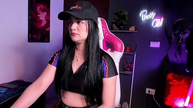 Snapshot of Emilyjhonson_01 chatting on October 2025 01:22:02 PM Emilyjhonson 01 online show from October 2025 01:22:02 PM