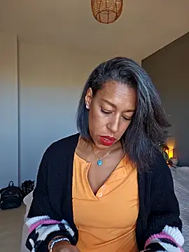 Snapshot of Goldenlace chatting on November 2025 11:22:02 AM Goldenlace online show from November 2025 11:22:02 AM