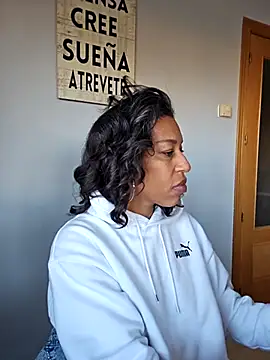 Snapshot of Goldenlace chatting on November 2025 10:05:01 AM Goldenlace online show from November 2025 10:05:01 AM