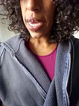 Snapshot of Goldenlace chatting on November 2025 12:41:02 PM Goldenlace online show from November 2025 12:41:02 PM