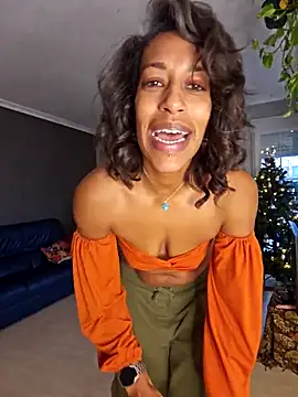 Snapshot of Goldenlace chatting on December 2025 09:27:02 AM Goldenlace online show from December 2025 09:27:02 AM