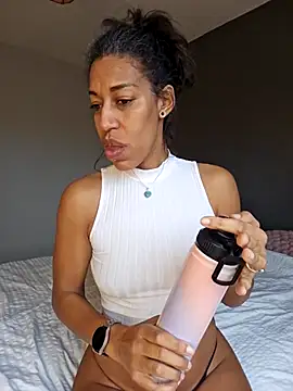 Goldenlace online show from February 2026 01:05:01 PM