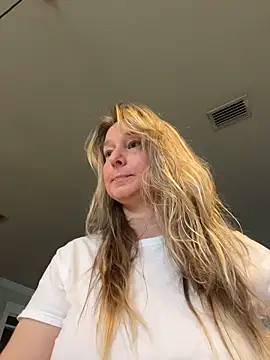 Snapshot of Vivian_MayXxX chatting on March 2026 05:01:02 PM Vivian MayXxX online show from March 2026 05:01:02 PM