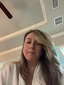 Snapshot of Vivian_MayXxX chatting on April 2026 08:31:02 PM Vivian MayXxX online show from April 2026 08:31:02 PM