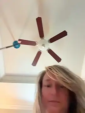 Snapshot of Vivian_MayXxX chatting on April 2026 05:12:02 PM Vivian MayXxX online show from April 2026 05:12:02 PM