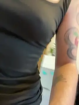 Snapshot of Daisy_Michto_Officiel chatting on February 2025 08:59:01 AM Daisy Michto Officiel online show from February 2025 08:59:01 AM