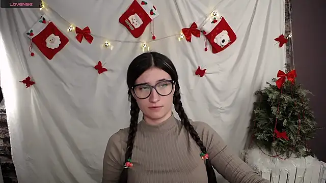 Snapshot of MaryEm976 chatting on December 2024 12:01:02 PM MaryEm976 online show from December 2024 12:01:02 PM