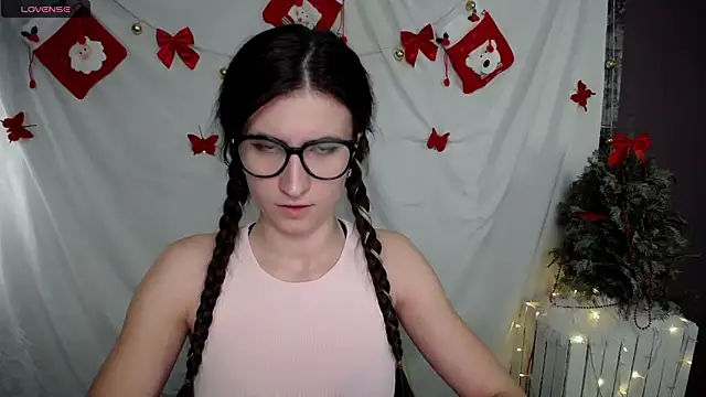 Snapshot of MaryEm976 chatting on December 2024 09:05:02 AM MaryEm976 online show from December 2024 09:05:02 AM