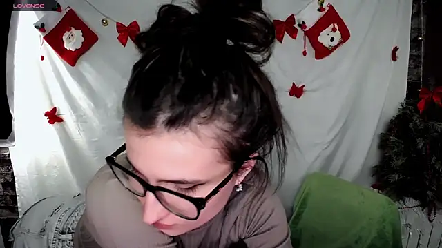 Snapshot of MaryEm976 chatting on January 2025 11:59:01 AM MaryEm976 online show from January 2025 11:59:01 AM