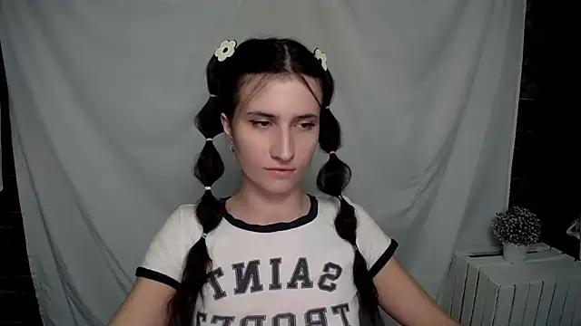 Snapshot of MaryEm976 chatting on February 2025 08:02:02 AM MaryEm976 online show from February 2025 08:02:02 AM