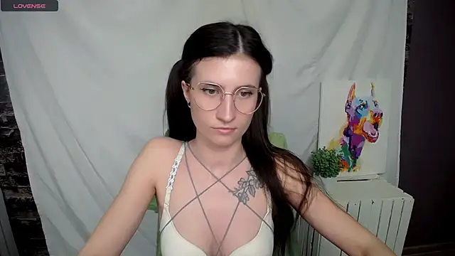 Snapshot of MaryEm976 chatting on March 2025 12:57:02 PM MaryEm976 online show from March 2025 12:57:02 PM