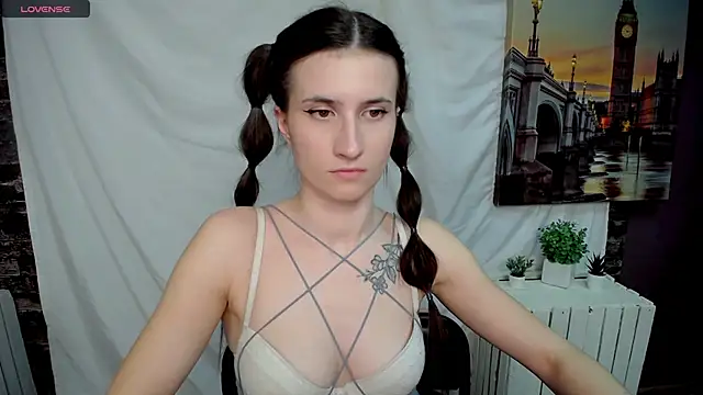 Snapshot of MaryEm976 chatting on March 2025 12:45:01 PM MaryEm976 online show from March 2025 12:45:01 PM