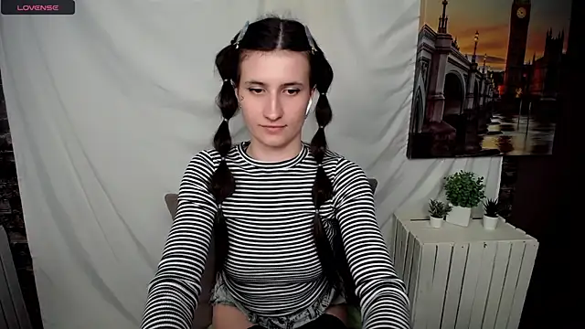 Snapshot of MaryEm976 chatting on March 2025 12:00:01 PM MaryEm976 online show from March 2025 12:00:01 PM