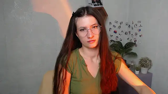 Snapshot of MaryEm976 chatting on October 2025 06:00:02 AM MaryEm976 online show from October 2025 06:00:02 AM