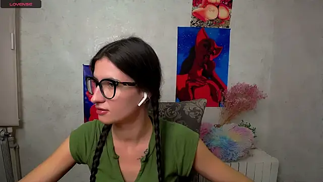 Snapshot of MaryEm976 chatting on October 2025 07:52:01 AM MaryEm976 online show from October 2025 07:52:01 AM