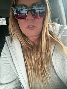 Snapshot of JESS_LOVES chatting on February 2025 12:51:01 AM JESS LOVES online show from February 2025 12:51:01 AM
