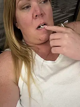 Snapshot of JESS_LOVES chatting on March 2025 01:43:01 AM JESS LOVES online show from March 2025 01:43:01 AM