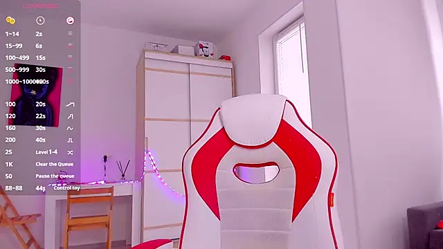 Snapshot of HotCarolineXO chatting on February 2025 10:29:02 AM HotCarolineXO online show from February 2025 10:29:02 AM