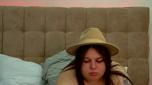 Snapshot of LillianKim chatting on March 2025 10:21:01 PM LillianKim online show from March 2025 10:21:01 PM