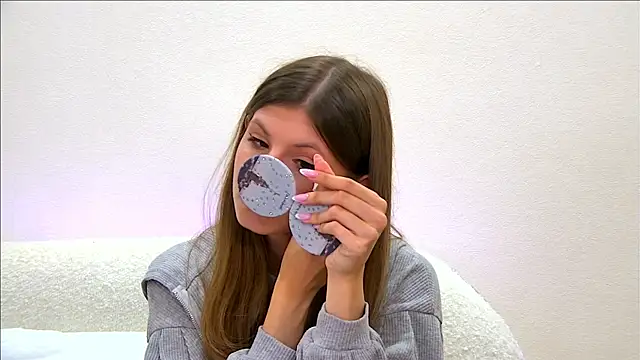 Snapshot of LillianKim chatting on September 2025 08:47:01 AM LillianKim online show from September 2025 08:47:01 AM