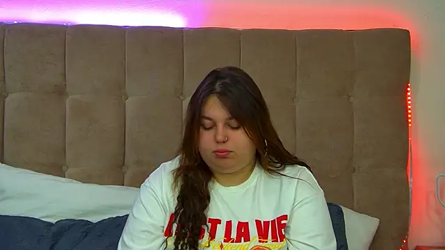 Snapshot of LillianKim chatting on September 2025 06:32:02 PM LillianKim online show from September 2025 06:32:02 PM