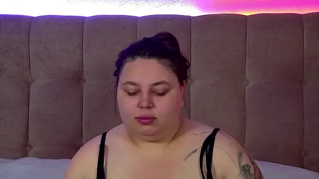 Snapshot of LillianKim chatting on October 2025 06:34:01 AM LillianKim online show from October 2025 06:34:01 AM