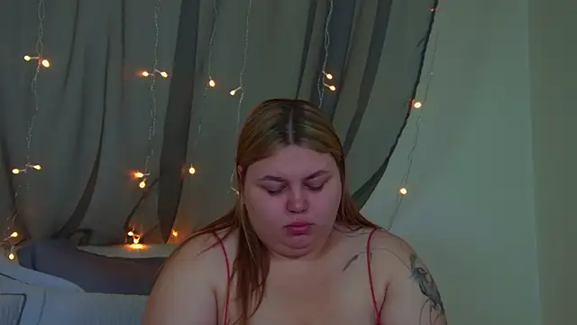 Snapshot of LillianKim chatting on November 2025 07:00:02 AM LillianKim online show from November 2025 07:00:02 AM