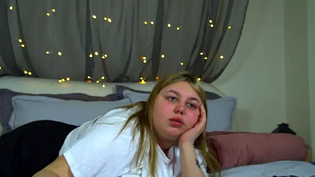 Snapshot of LillianKim chatting on December 2025 07:24:01 AM LillianKim online show from December 2025 07:24:01 AM