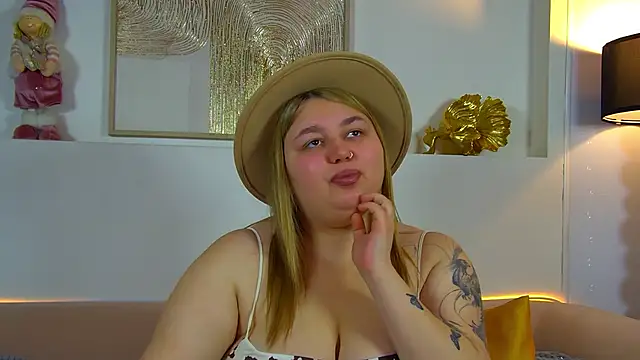 Snapshot of LillianKim chatting on December 2025 06:38:01 PM LillianKim online show from December 2025 06:38:01 PM