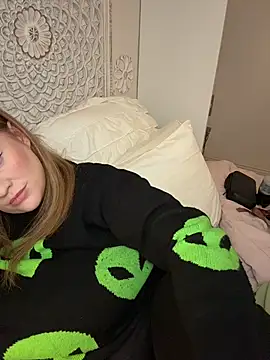 cinnatitties online show from November 2025 06:32:01 PM