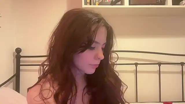 Snapshot of crystalsbaby chatting on March 2025 01:10:02 AM crystalsbaby online show from March 2025 01:10:02 AM