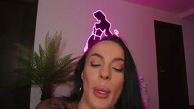 Snapshot of Katyerave chatting on April 2026 08:10:01 PM Katyerave online show from April 2026 08:10:01 PM