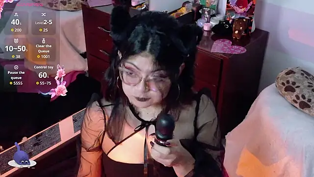 Catwhite  online show from March 2026 04:55:01 PM