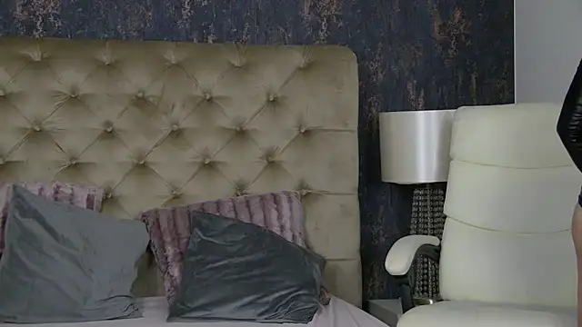 Snapshot of AriaRussell chatting on April 2026 03:57:02 PM AriaRussell online show from April 2026 03:57:02 PM