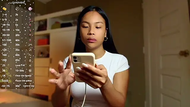 Snapshot of venusangelicxx chatting on April 2026 12:10:01 AM venusangelicxx online show from April 2026 12:10:01 AM