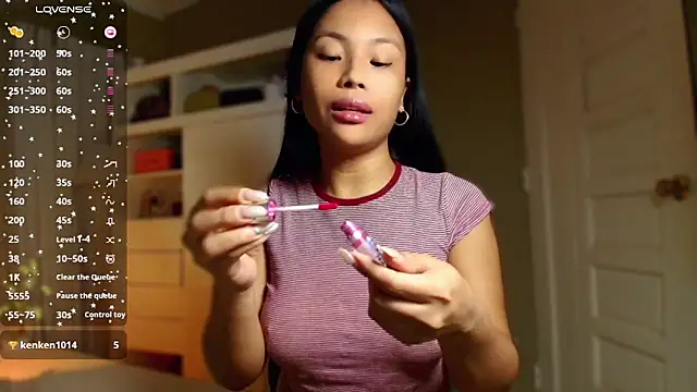 Snapshot of venusangelicxx chatting on April 2026 12:15:01 AM venusangelicxx online show from April 2026 12:15:01 AM