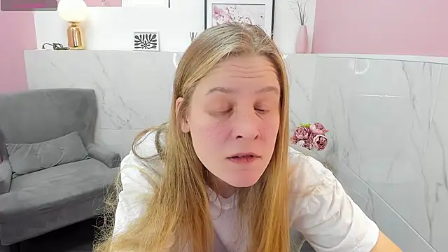 Snapshot of JadeSoft chatting on December 2024 03:04:01 AM JadeSoft online show from December 2024 03:04:01 AM