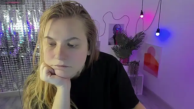 Snapshot of JadeSoft chatting on December 2024 01:43:02 PM JadeSoft online show from December 2024 01:43:02 PM