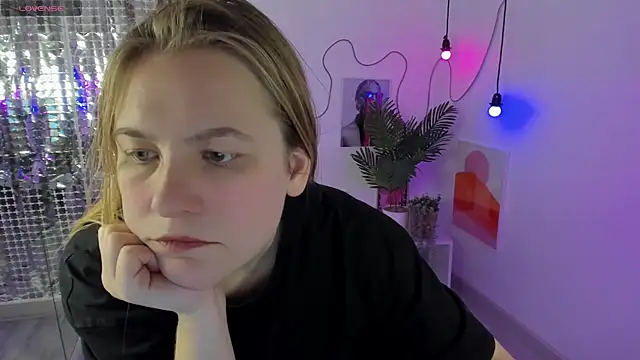 Snapshot of JadeSoft chatting on December 2024 04:48:01 PM JadeSoft online show from December 2024 04:48:01 PM