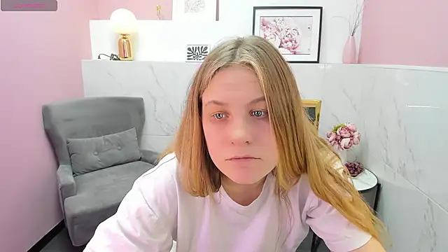 Snapshot of JadeSoft chatting on January 2025 12:14:02 AM JadeSoft online show from January 2025 12:14:02 AM