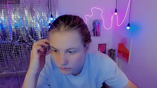 Snapshot of JadeSoft chatting on January 2025 08:44:01 PM JadeSoft online show from January 2025 08:44:01 PM