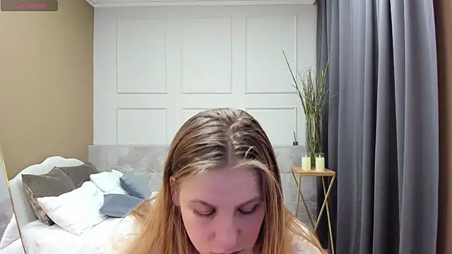 Snapshot of JadeSoft chatting on January 2025 03:05:02 AM JadeSoft online show from January 2025 03:05:02 AM