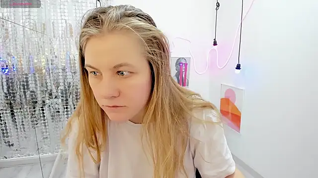 Snapshot of JadeSoft chatting on January 2025 09:05:01 PM JadeSoft online show from January 2025 09:05:01 PM