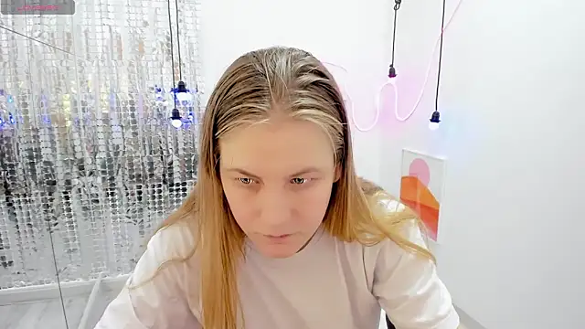 Snapshot of JadeSoft chatting on January 2025 12:06:02 AM JadeSoft online show from January 2025 12:06:02 AM