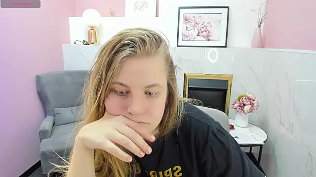 Snapshot of JadeSoft chatting on January 2025 09:25:01 PM JadeSoft online show from January 2025 09:25:01 PM